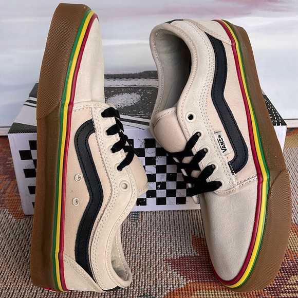 Vans WMNS Chukka Low Sid
Rasta Turtledove
VN0A5KQZDJR
Sneakers - Picture 11 of 16
